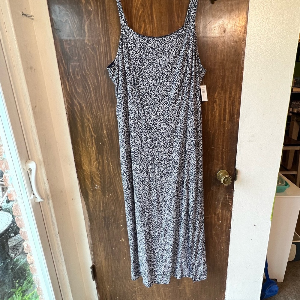 Too small for me. Old Navy summer dress. XL